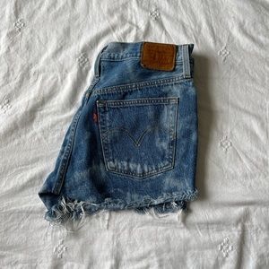 Acid wash Levi shorts